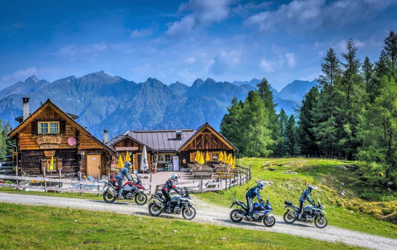 Grizzly Sport&Motorrad Resort Sankt Margarethen im Lungau Esterno foto